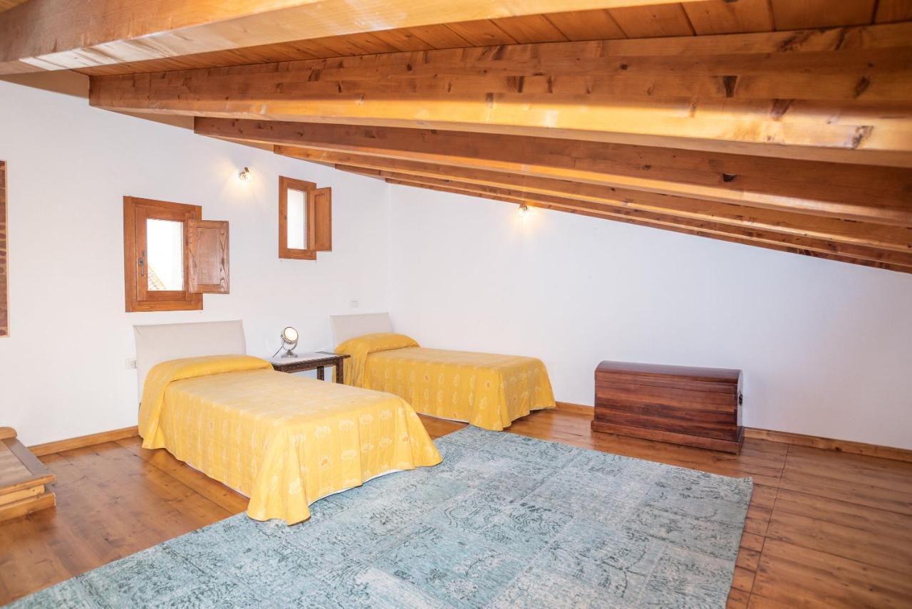 Villa Casa Santa Croce à Ala dei Sardi Extérieur photo
