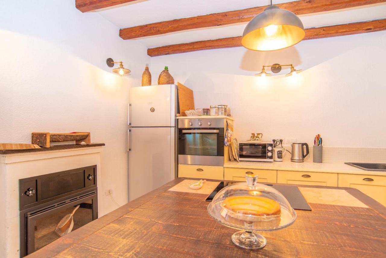 Villa Casa Santa Croce à Ala dei Sardi Extérieur photo